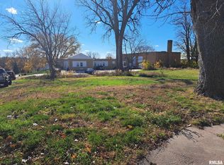 2124 2nd Ave, East Moline, IL 61244