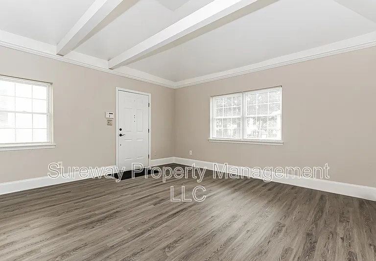 811 Wesley Ave — Photo 2