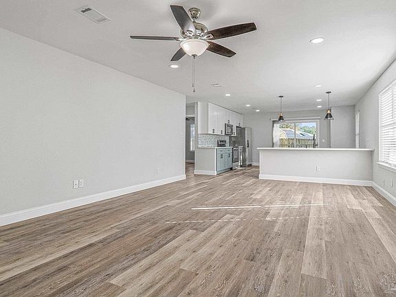 5th image of 1046 Simpson St