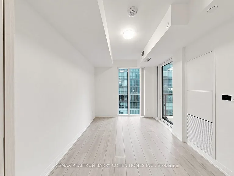 400 King St W #1922 — Photo 10