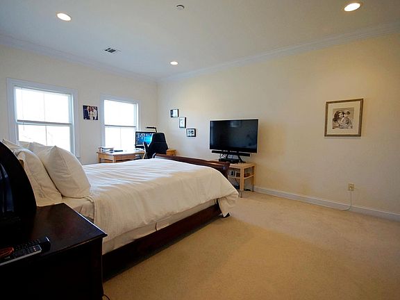 5th image of 5 Tenakill Park Dr #317-3Q