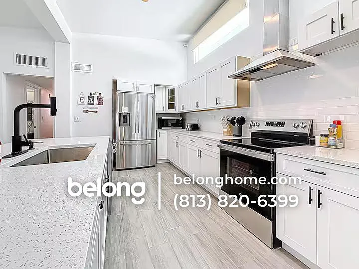 4526 W Beachway Dr — Photo 3