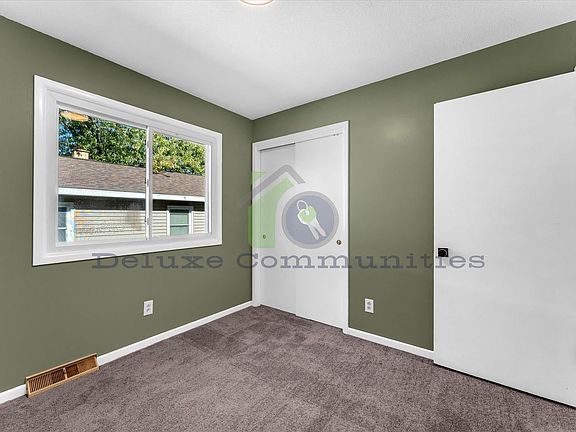 5th image of 4186 Ambrose Ave NE