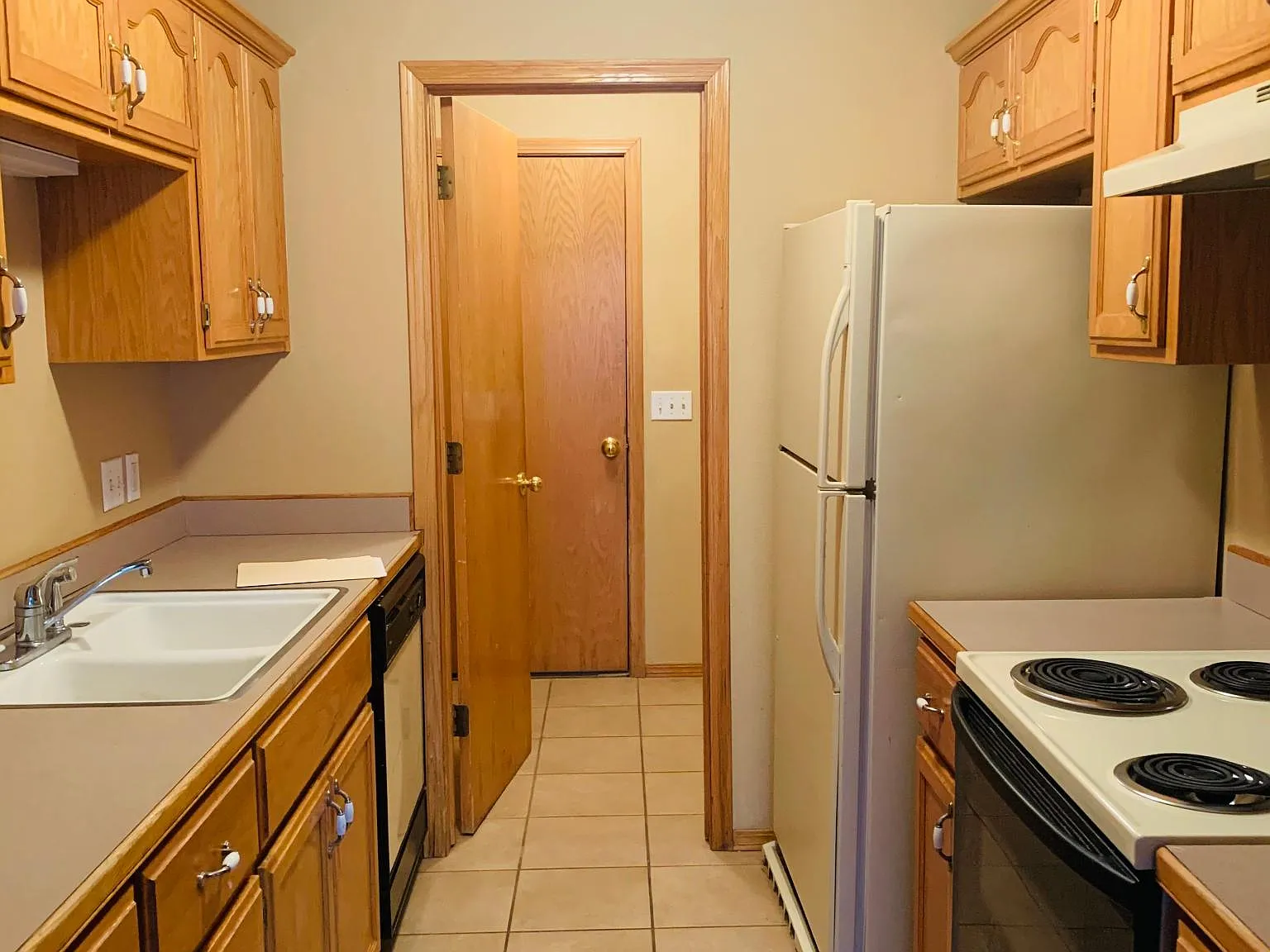 3 bed, 1220 sqft, $1,400 — Photo 2