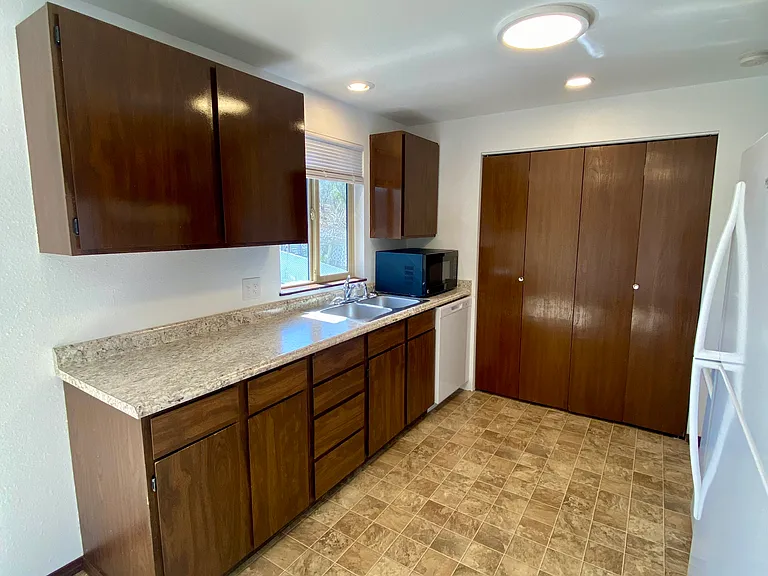 306 Leslie Way #A — Photo 6