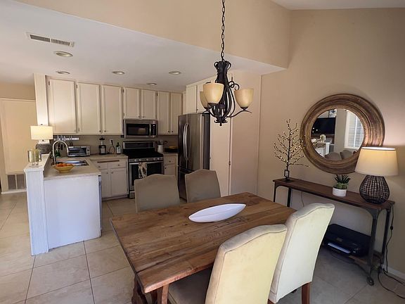 Kitchen/Breakfast nook 2