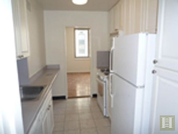 2nd image of 160 E 84th St APT 14E