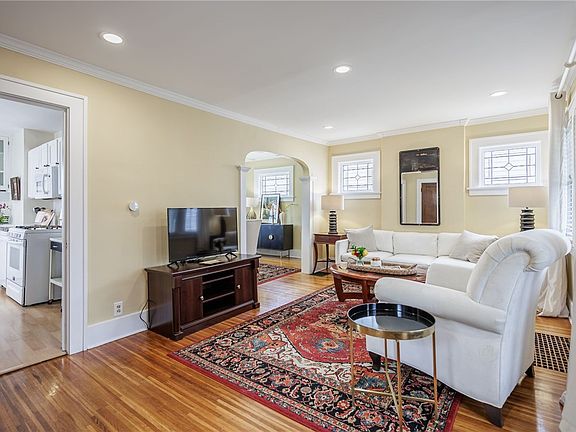 4th image of 214 Winbourne Rd