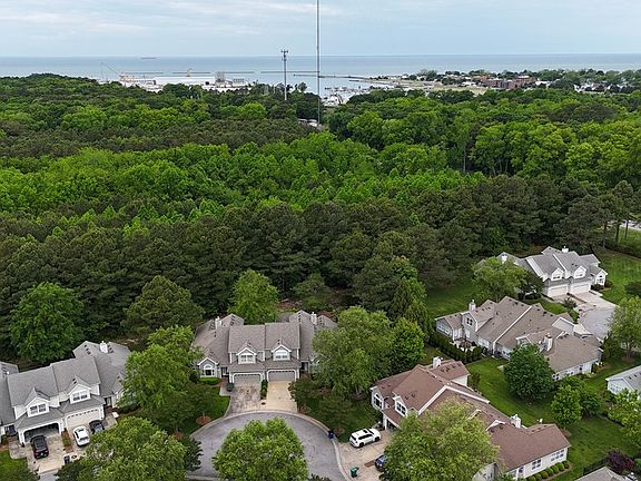 4th image of 110 Saratoga Pl