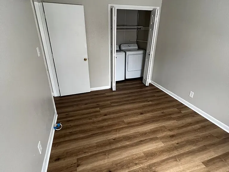 2408 N Hollywood Ave — Photo 5
