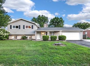 210 Pleasant Ridge Rd, Fairview Heights, IL 62208