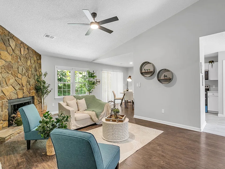 38 Shore Dr