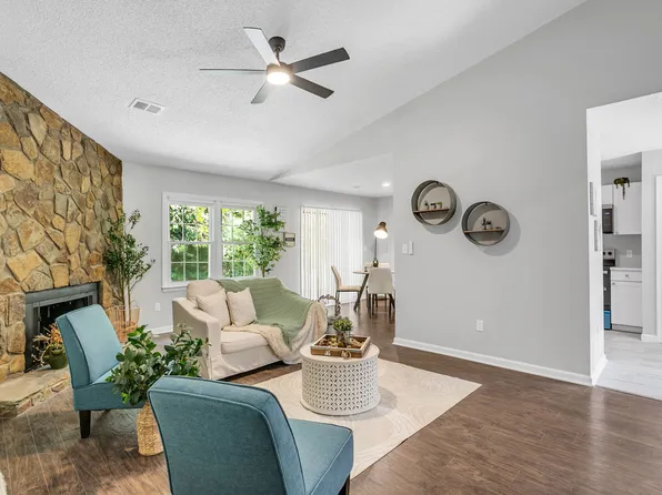 38 Shore Dr, Greenville, SC 29611