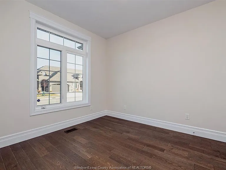 1397 Cypress Ave — Photo 3