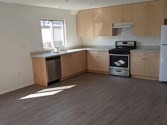 3rd image of 2621 Huron St