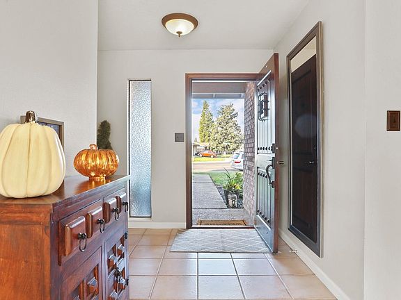 5th image of 9548 Fairhaven Dr