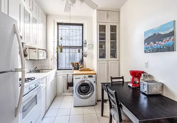 4th image of 238 W 106th St APT 6C