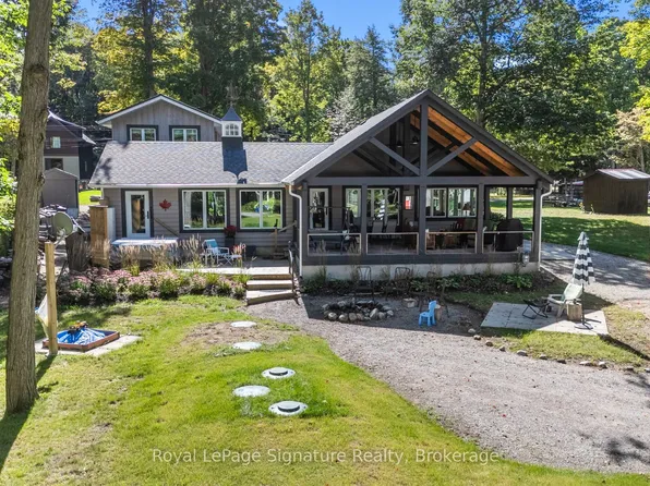 103 Green Point Rd, Tiny, ON L9M 0M7
