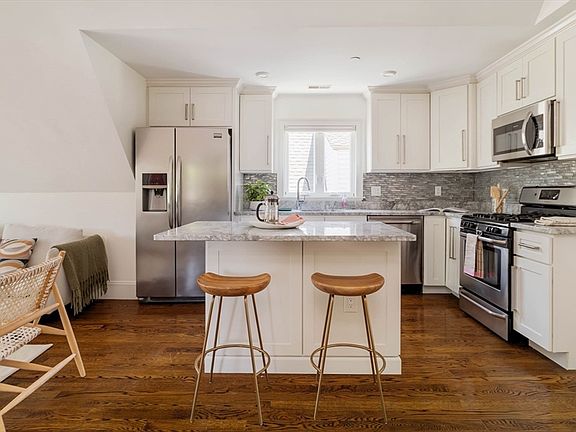 3rd image of 27 Albion St #3