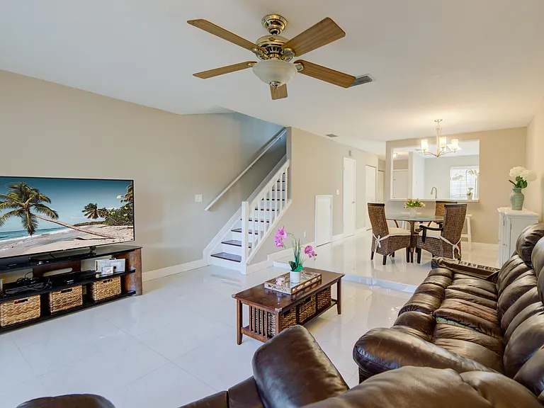 2900 Dorchester Ln #2900 — Photo 11