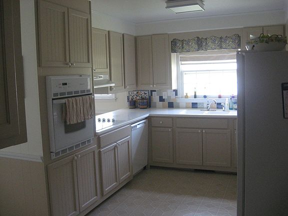 2nd image of 209 Eastbrook Dr