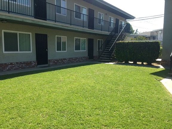 3rd image of 5030 Linden Ave #4