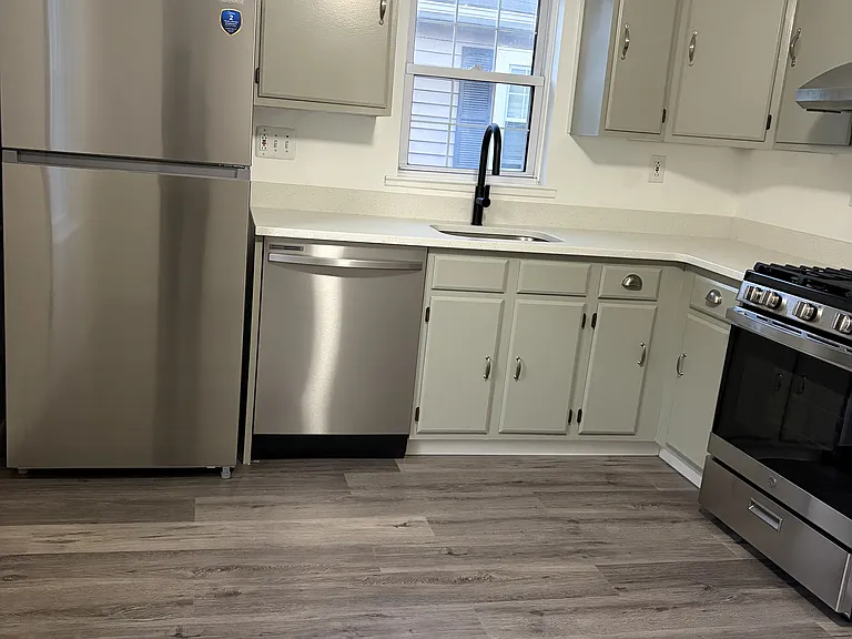 34 Evergreen Ave #B — Photo 6