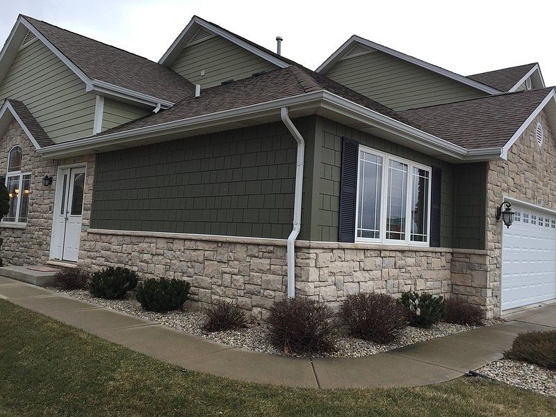 Outdoor entrance
						:
						Side entrance