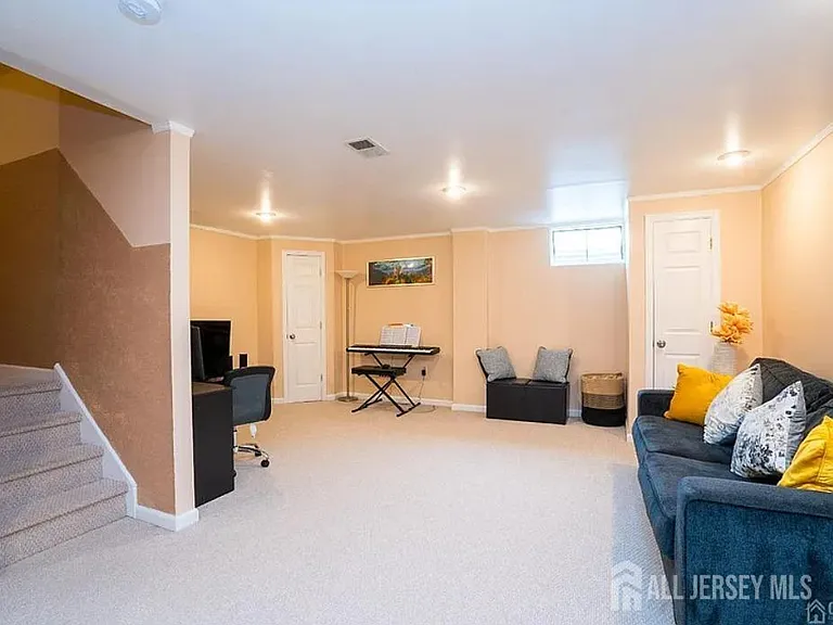704 Dahlia Cir — Photo 23