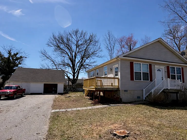 1231 Holly Ave — Photo 1