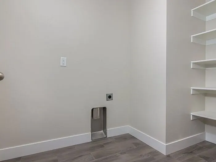 260 E 330 N — Photo 20