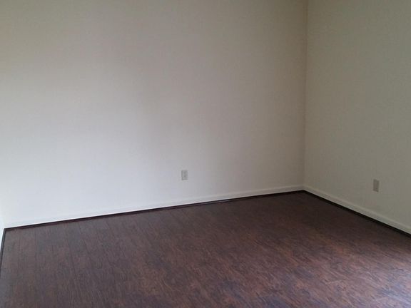 5th image of 151 Northvail Dr