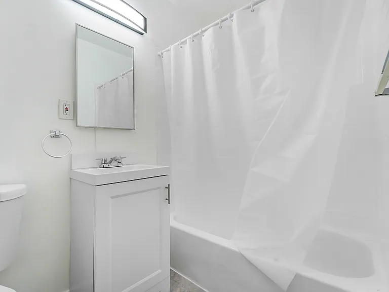 1114 W 117th St #5 — Photo 4
