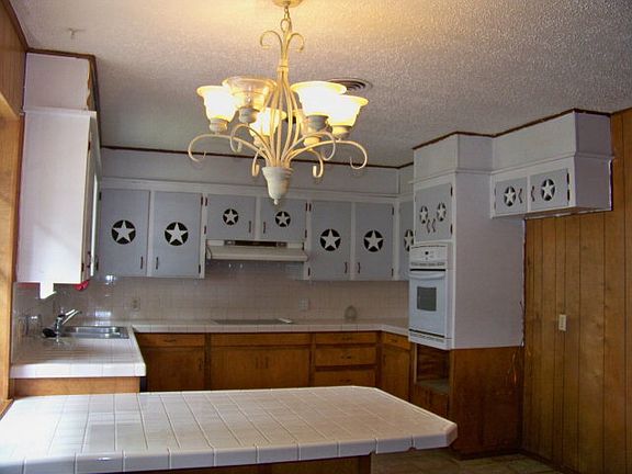 2nd image of 809 NW Avenue M Pl