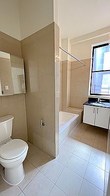 4th image of 239 W 71st St #14