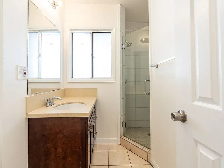 2540 Hudspeth St — Photo 17