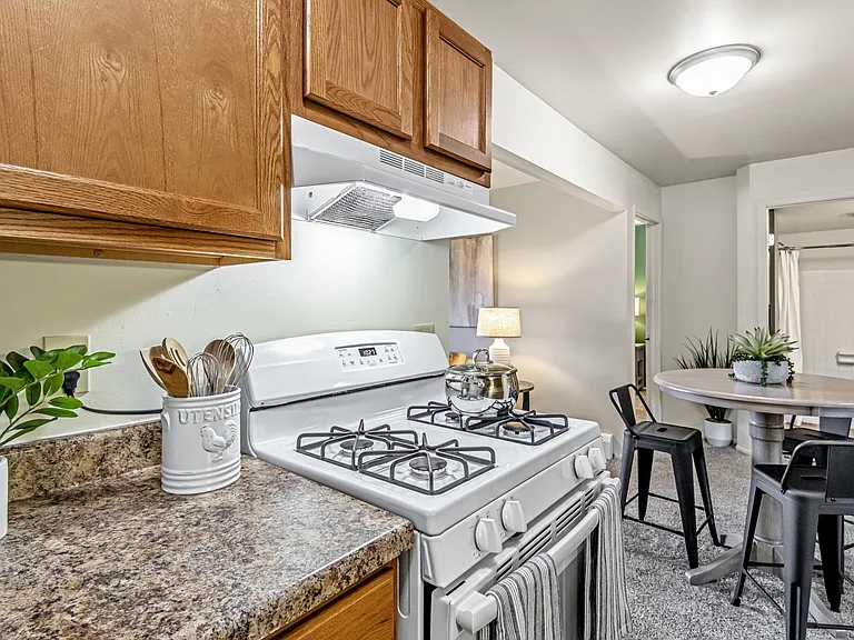 Creekwood Apartments Kitchen