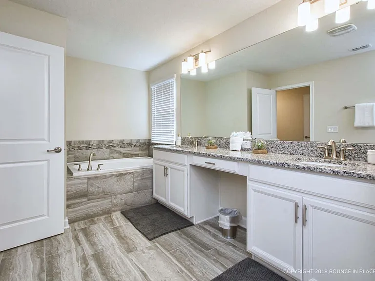 Kings Castle Cir — Photo 28