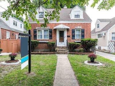 3538 208th St, Bayside, NY, 11361
