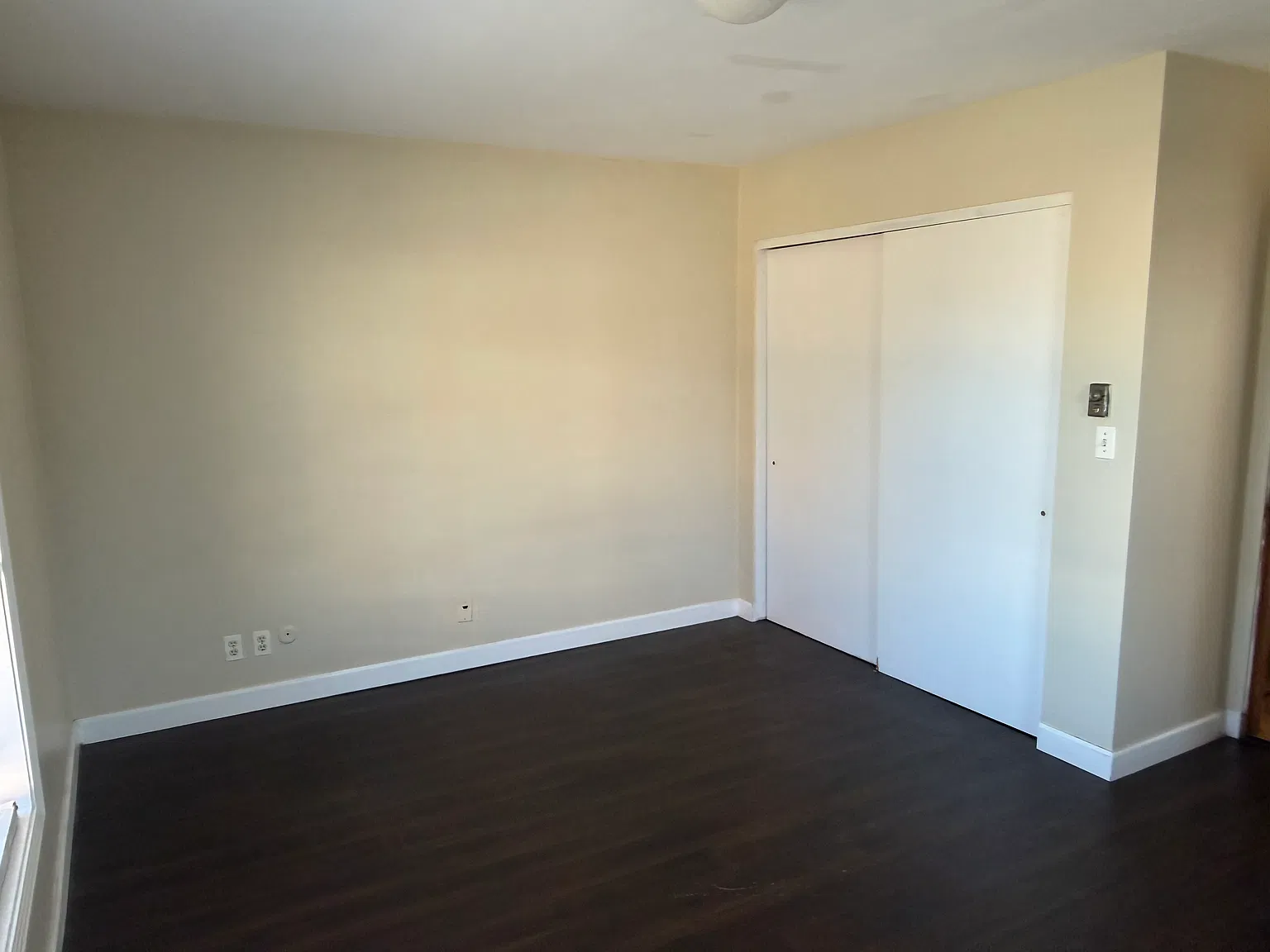 1 bedroom / 1 bath with in-unit washer / dryer — Photo 4