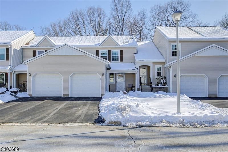 1st image of 78 Carriage Ln