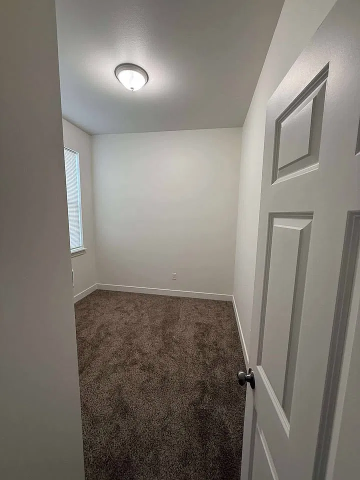 3 bed, $1,585 — Photo 3