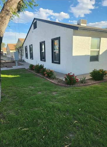 1101 E Roosevelt St Photo 1