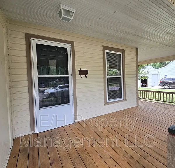 322 N Park Ave — Photo 4