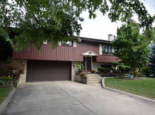 131 N Pleasant Ave, Bloomingdale, IL 60108