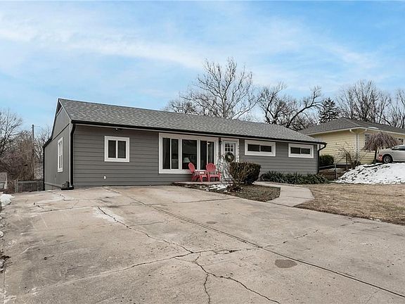 2nd image of 3021 S 46th Ter