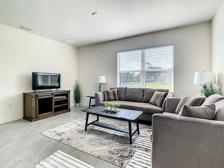2243 Capital Dr SE — Photo 11
