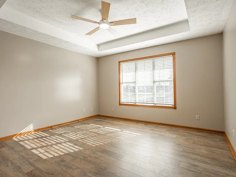 580 N Lynette Ave — Photo 4