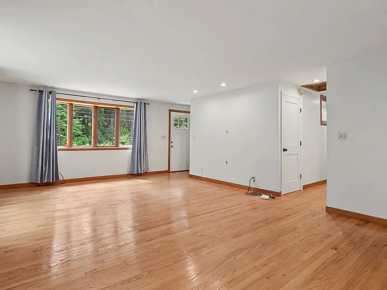 52 Stanley Rd — Photo 8