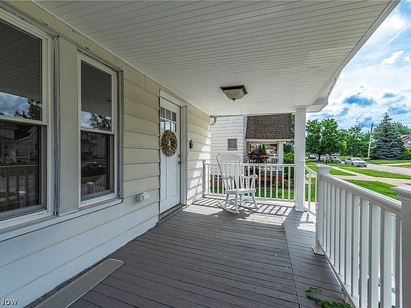 4th image of 3018 Russell Ave